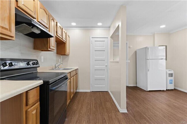 Foto del edificio - 1348 E 6th St
