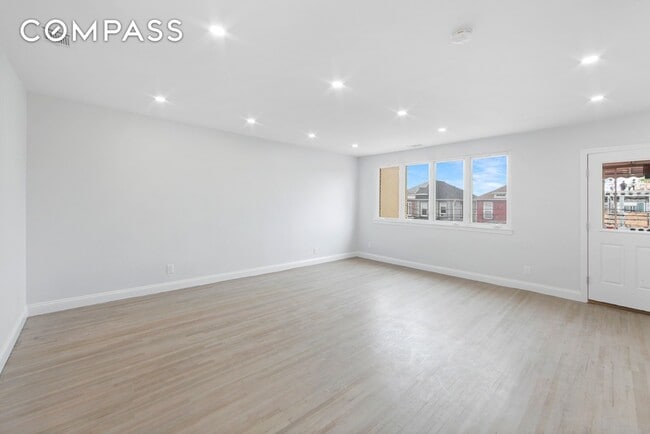 Foto del edificio - 2345 E 1st St