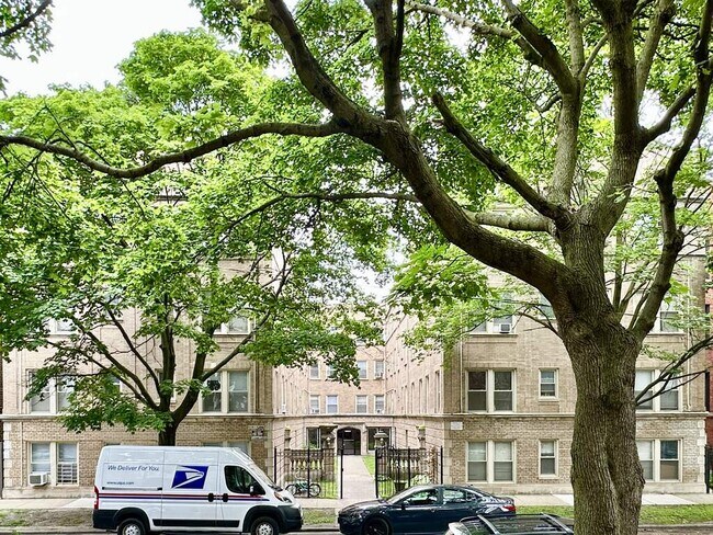 Building Photo - 6347 N Magnolia Ave