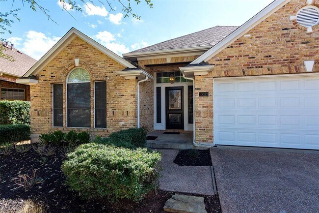 Building Photo - 10033 Planters Woods Dr