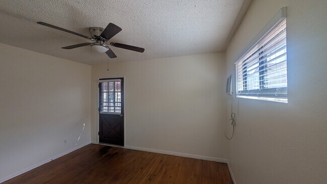 Foto del edificio - 1618 S Meeker Ave