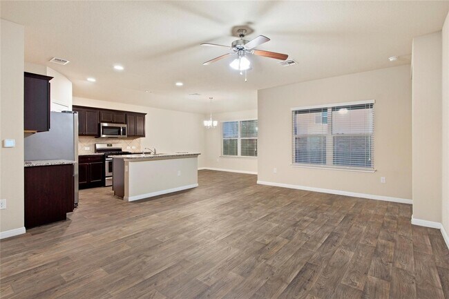 Foto del edificio - 10625 Menominee Falls Ln