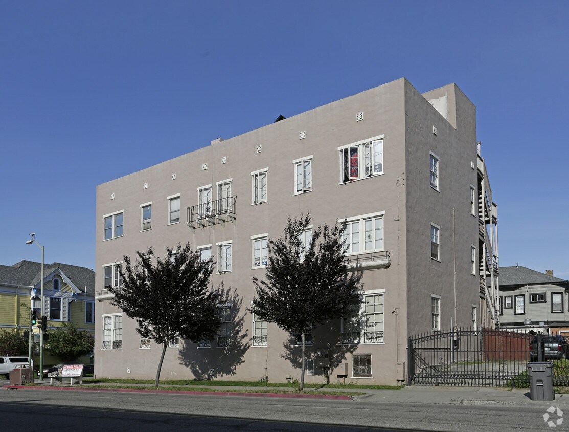 Building Photo - 650 34th St