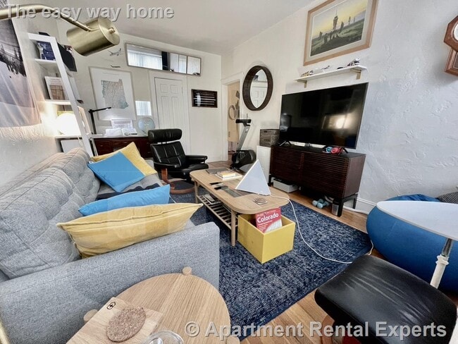 Building Photo - 73 Martin St