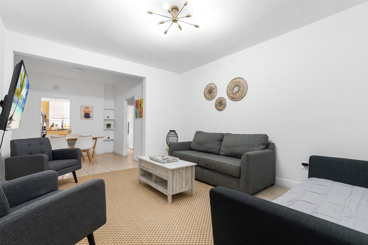 Livingroom 315-1 - 301 86th St