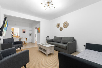 Livingroom 315-1 - 301 86th St