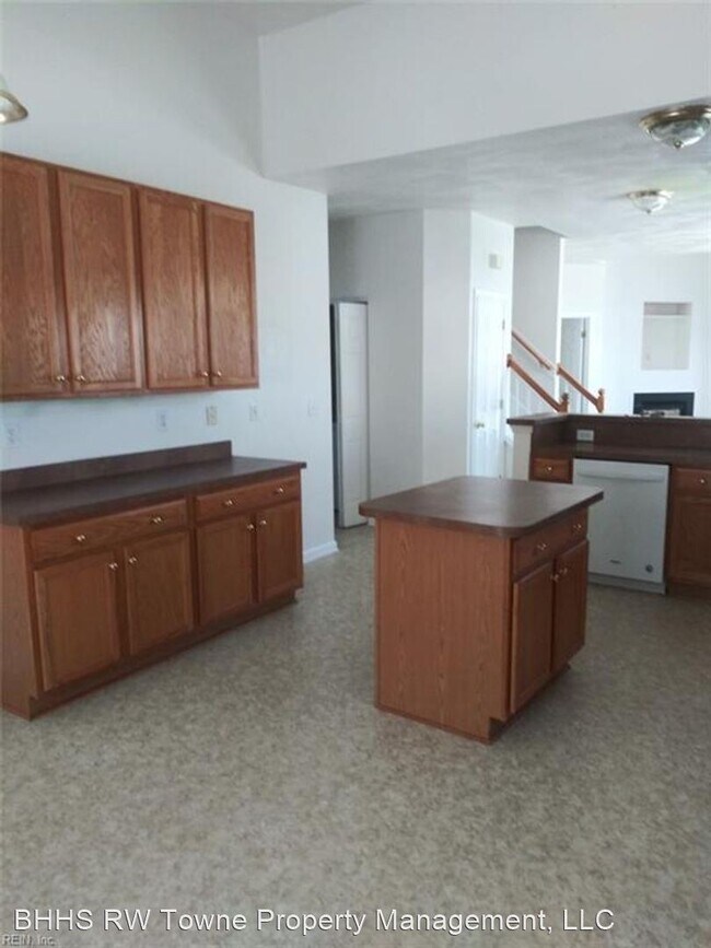 Building Photo - 3 br, 2.5 bath House - 1945 Bizzone Circle