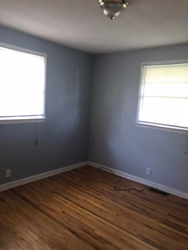 Foto del edificio - 240 Old Shackle Island Rd