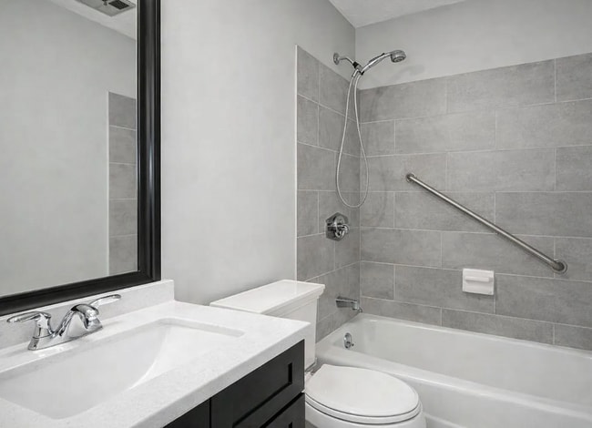 Building Photo - 10 Karen Cir