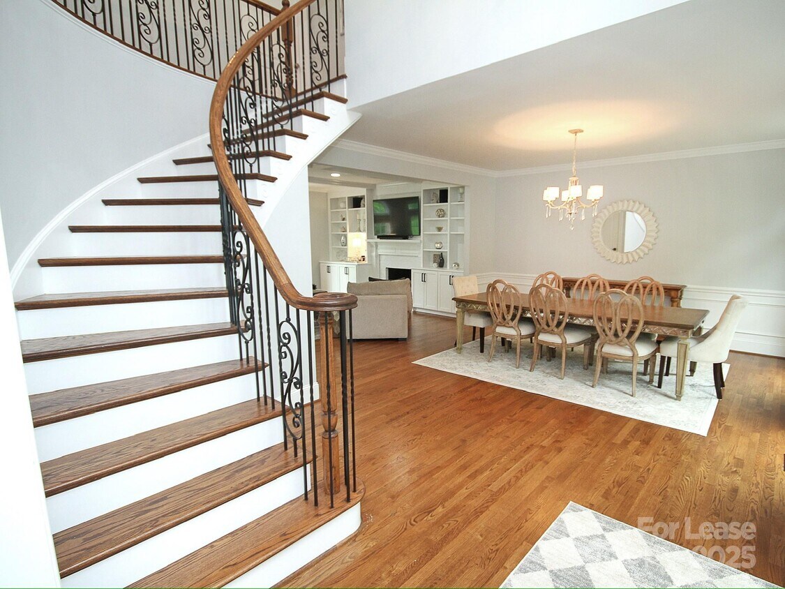 Foto principal - 5528 Providence Rd