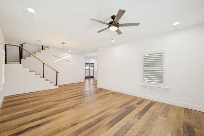 Foto del edificio - 737 E Magnolia Ave
