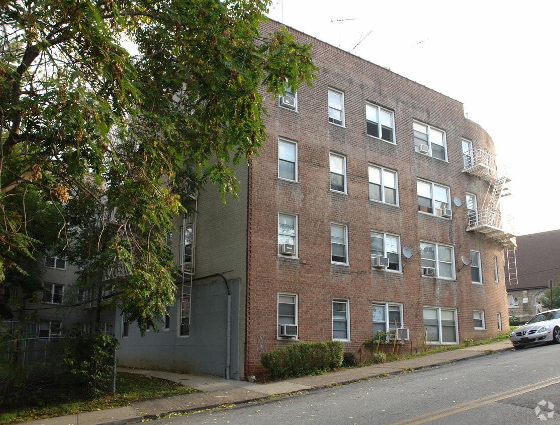 Building Photo - 601-605 Mclean Ave