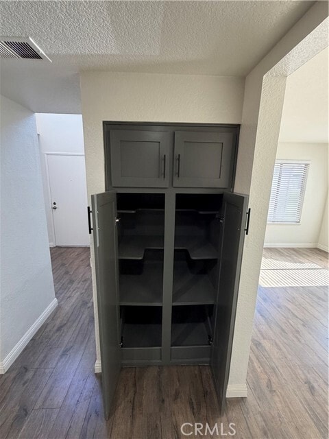 Foto del edificio - 9742 Willow Wood Dr