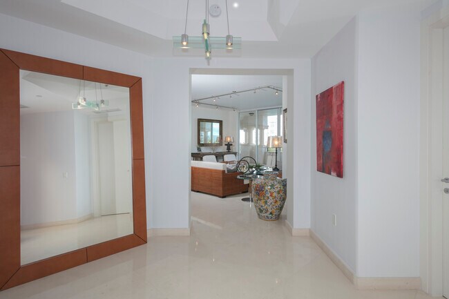 Foto del edificio - 7141 Fisher Island Dr