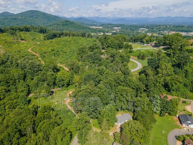 Building Photo - 63 Ben Lippen Rd