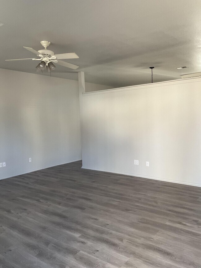 Building Photo - 2213 Post Oak Dr