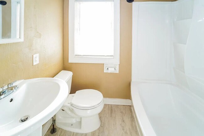 Foto del edificio - 3532 N 87th St