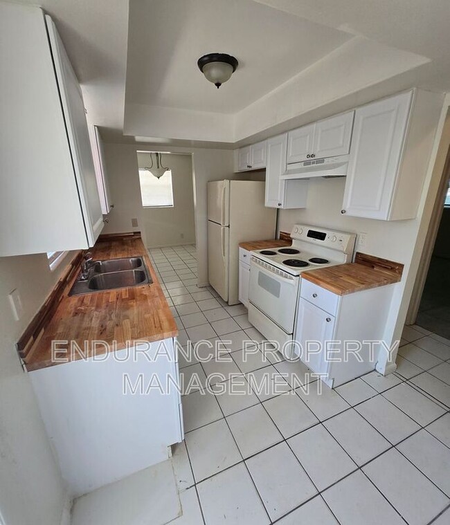 Building Photo - 640 53rd St