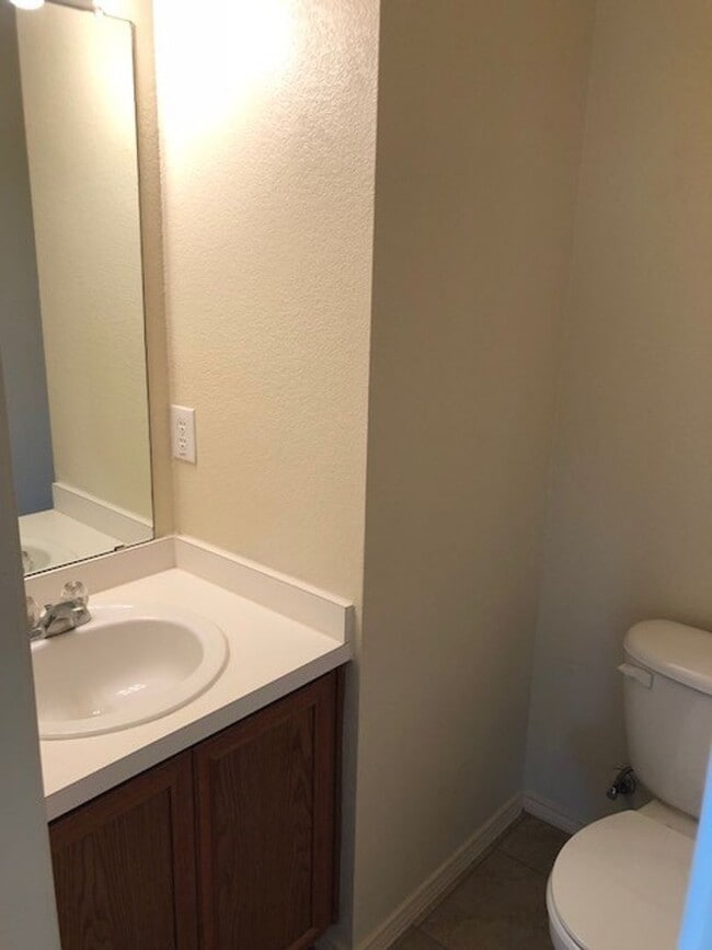 Photo - Spacious 4 bedroom house with fenced yard