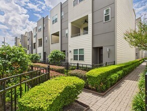 Building Photo - 2761 Clinton Dr