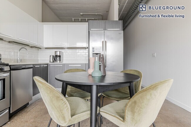 Foto del edificio - 1313 W Randolph St