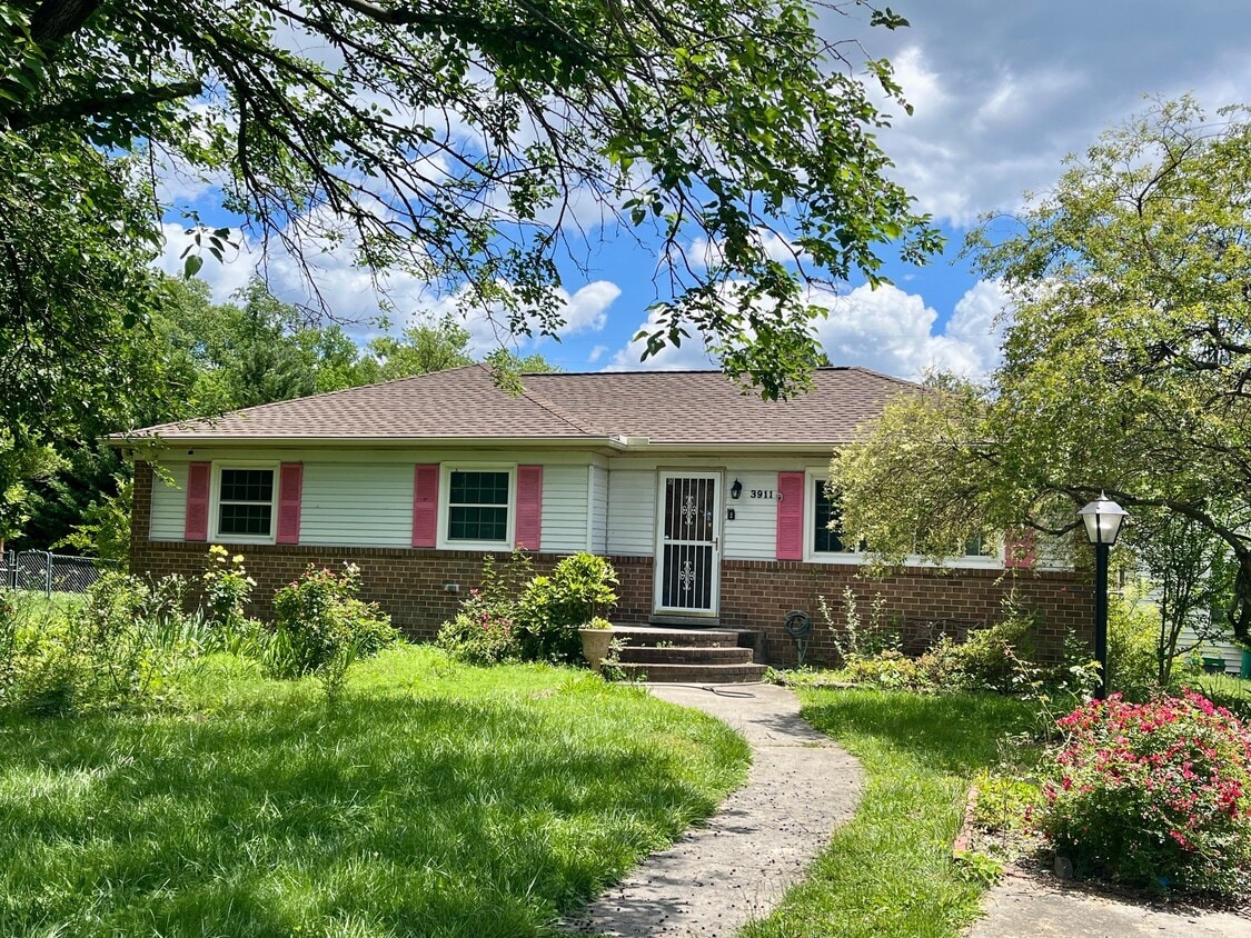 Primary Photo - 3911 Sunburst Rd