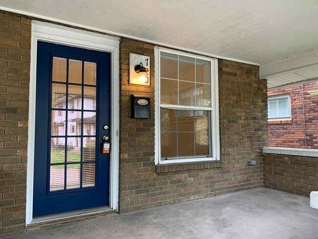 Building Photo - Gorgeous Double in South Broad Ripple!