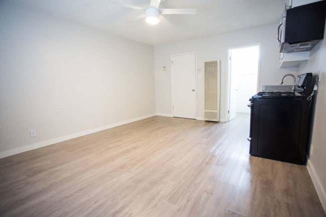 Building Photo - 9014 Orion Ave