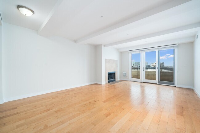 Foto del edificio - 600 Harbor Blvd