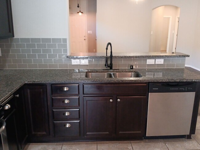 Foto del edificio - 6705 Kayser Mill Rd NW