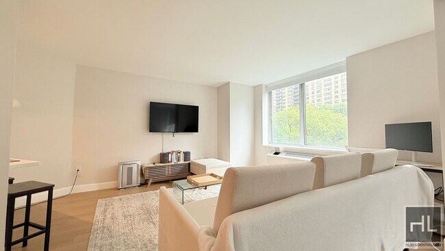 Foto del edificio - RIVERSIDE BOULEVARD GEM - BELOW MARKET STU...