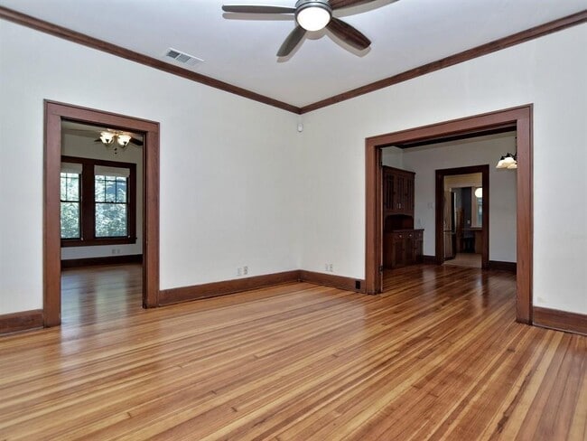 Building Photo - 403 W 37th St