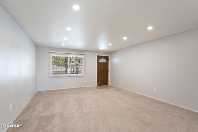 Building Photo - 14225 N 39th Way