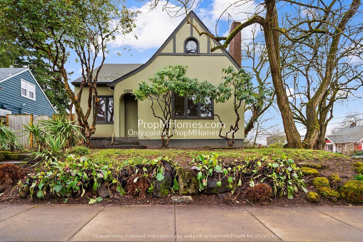 Foto principal - Charming 3-Bedroom Home in Overlook Neighb...