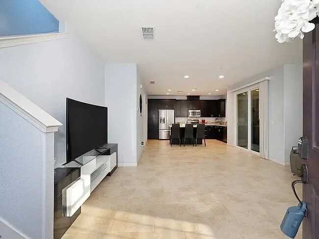 Foto del edificio - 2025 Honey Church Pl