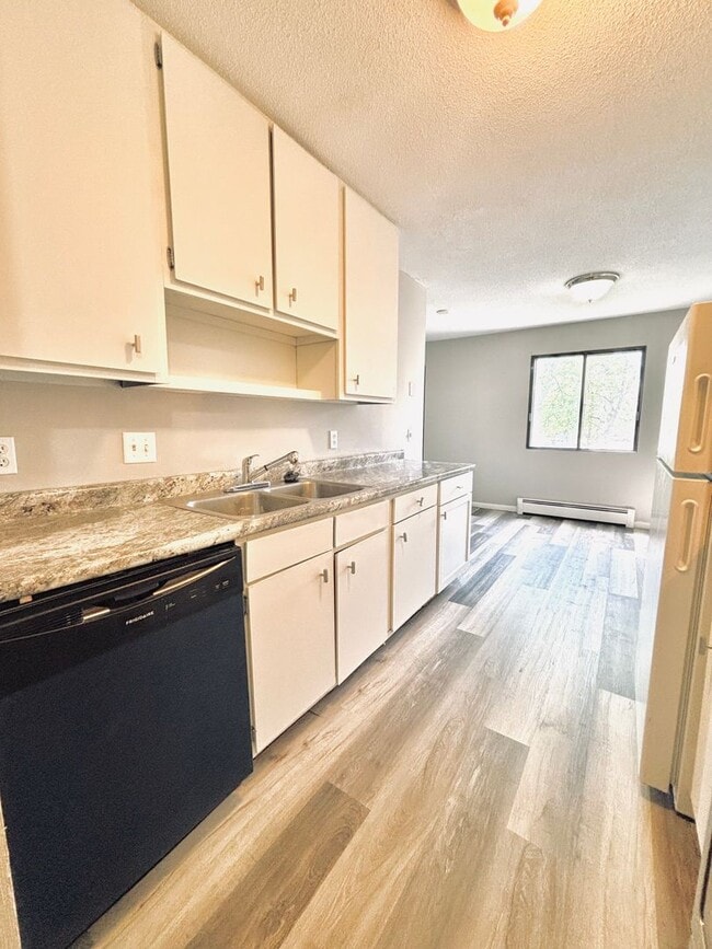 Building Photo - LOCATION LOCATION!  Prime, 1 bed/1 bath Co...