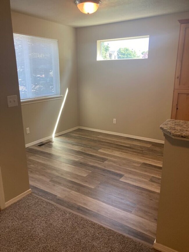 Building Photo - ABER6682