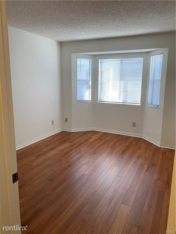 Building Photo - 4 br, 3 bath Condo - 9116 Huntington Dr Apt C