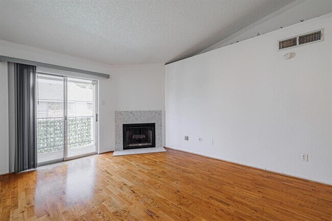 Foto del edificio - 3770 Lovers Wood Ln