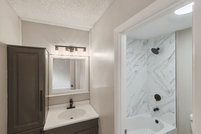 Building Photo - 150 Pine Cone Trail