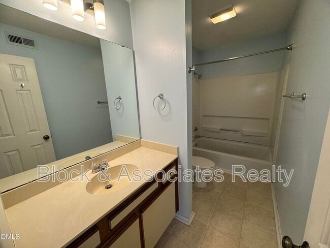 Foto del edificio - 3704 Chimney Ridge Pl