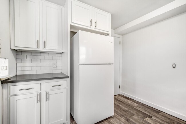 Foto del edificio - AVAILABLE JUNE 1ST! Fully UPDATED 3-bedroom townhouse in Overbrook!