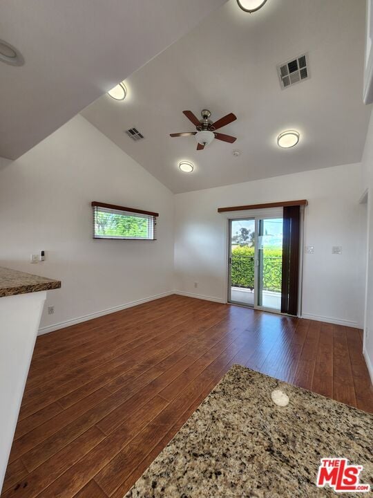 Foto del edificio - 17118 Oak View Dr