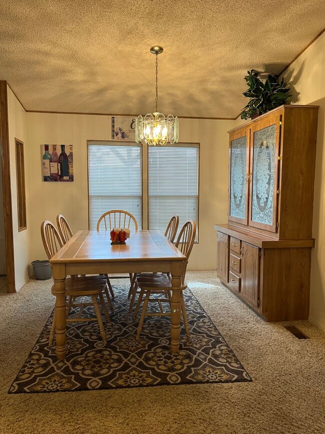 Building Photo - VACATION RENTAL 3 Bedroom, 2 Bath