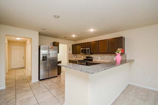 Foto del edificio - 2214 Forest Floor Ct