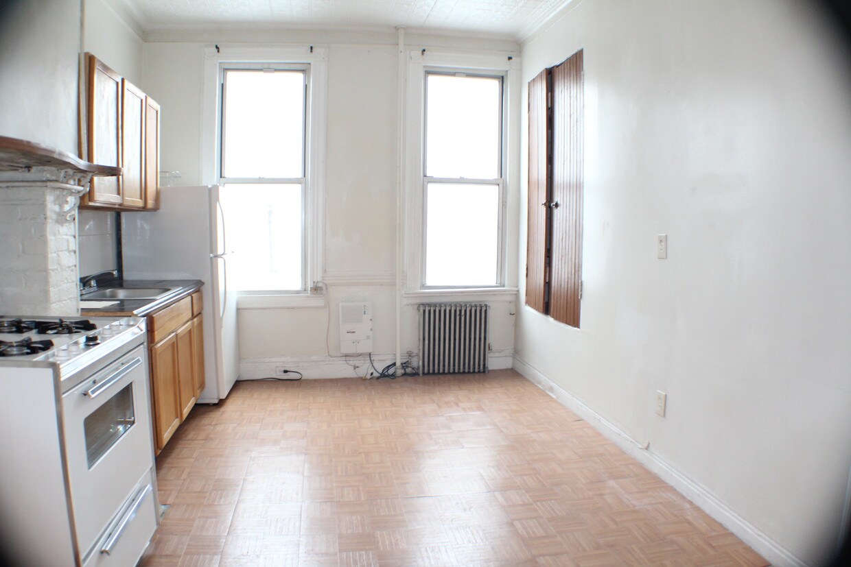 Primary Photo - 262 Kingsland Ave