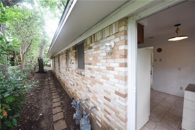 Foto del edificio - 1139-1139 Haines Ave