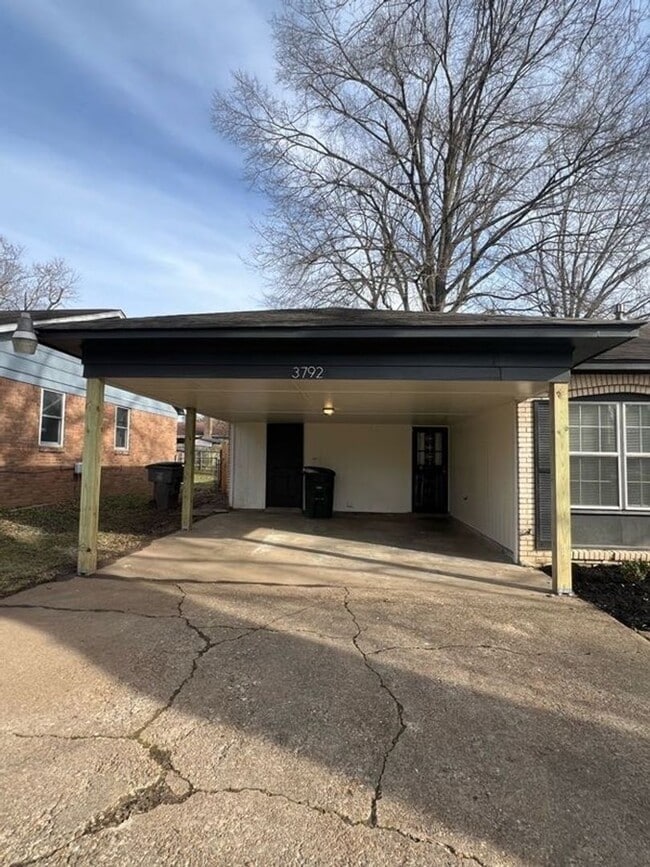 Building Photo - Stunning 3-Bedroom Home in Memphis - Moder...