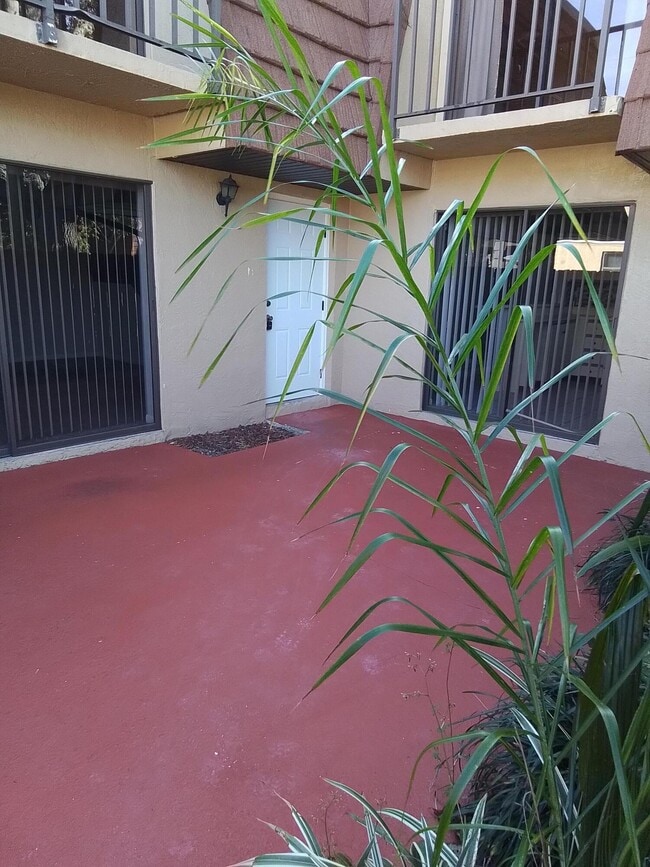 Building Photo - 1458 N Lawnwood Cir