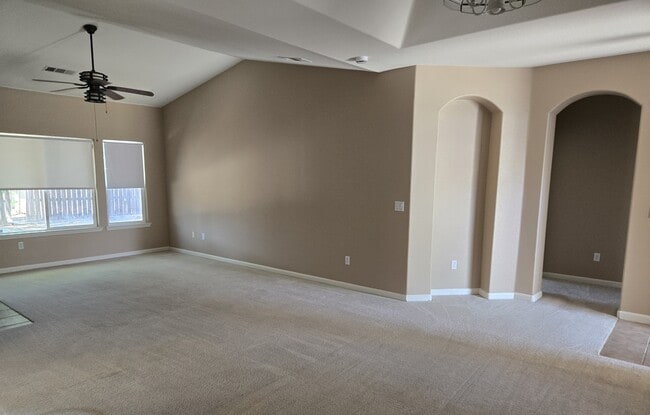 Building Photo - 561 Bluejay Ave